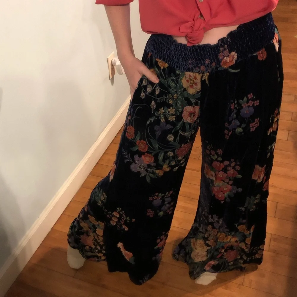 Johnny Was velvet silk and cotton blend floral wide leg pants with elastic waist - Picture 4 of 5
